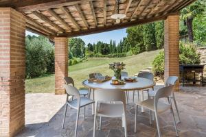 Podere Croci, 400yr Monastery Villa, Pool, 16 Guests