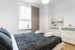 Urban Chic - 2 Bedrooms - Rondo ONZ - Luxury Warsaw Stays - Pereca street