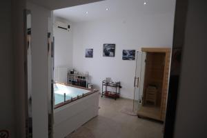 Kosmosuite con sauna e idromassaggio in camera