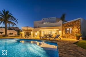 Villa Tuvalu by Abahana Villas