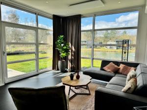 EuroParcs Maasduinen Chalet Seeblick mit Airco, Hunde willkommen