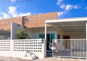 Minimal 2BR Townhome 2 near Nimman & MAYA