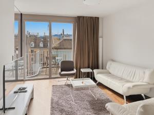 Comfortable 1BR flat at great location - Baron 44