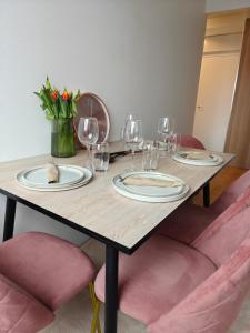 Modern and beautiful two-bedroom apartment, WiFi and parking