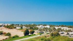 Modern 2BR Oasis - Balcony With Sea View