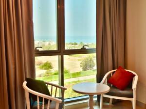Modern 2BR Oasis - Balcony With Sea View
