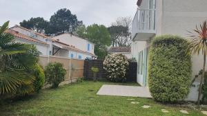 Nice quiet garden house Jolie maison avec jardin au calme