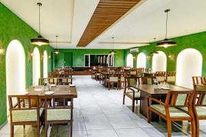 Hotel Lals Residency, Adoor