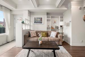 Etobicoke 2 Bedroom Townhouse Close to Waterfront