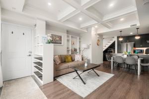 Etobicoke 2 Bedroom Townhouse Close to Waterfront