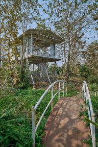 SaffronStays Chirping Chalet