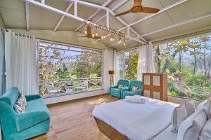 SaffronStays Chirping Chalet