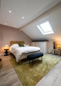 LÉtape, large and warm studio, downtown