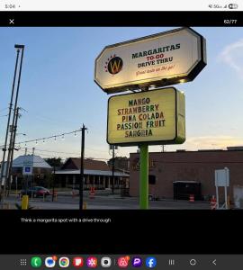 Modern King Bed Unit with Arcade at The Vic Walk to Midtown Downtown