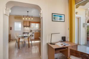 Kunterbunt Cozy House In Kokkino Chorio - BY APOKORONAS VILLAS