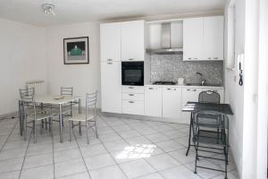 N202 - Numana, ampio bilocale con portico