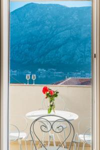 Relaxing 2 bedroom apartment with Bay View and Parking