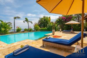 Villa Agus Mas - Serene & calm beachfront villa!