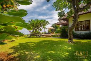 Villa Agus Mas - Serene & calm beachfront villa!