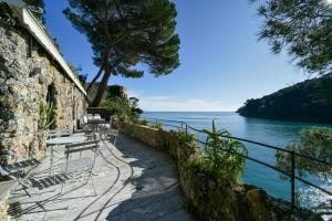 The Stone Pine House - Paraggi