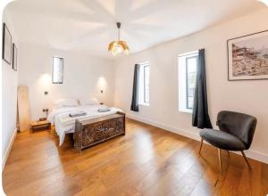 6 Bed in Hartland oc-b35044