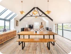 6 Bed in Hartland oc-b35044
