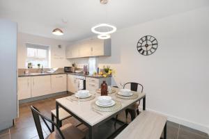 4 Bed in Nottingham oc-w36045