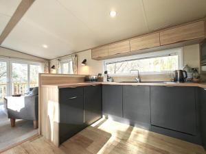 2 Bed in Weybourne oc-p36338