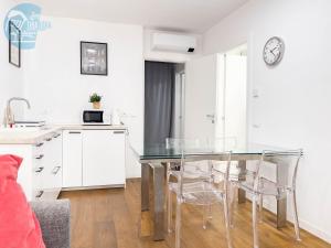 Blue Life 2A Tirabora Short Rent