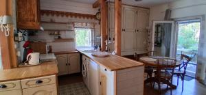 La Libellule, piscine, climatisation, wifi, vue ,jardin ,parking