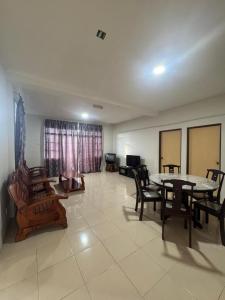 3 Rooms Apt @ Crown Imperial Court