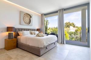 Modern exclusive Villa with Pool and Mountain View