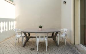 3 min to Beach Apartment with Patio AC - Il Lupo Affitta