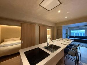 Ishiki by b hotel - Next to Station Newly Renovated 3BR with Island Kitchen
