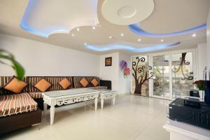 Seaside Villa - next to the beach