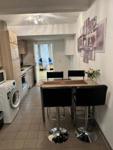 Spacious apartment in the historic center of Berlin Separate entrance