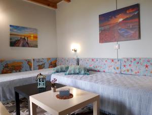 BLUE ESCAPE - Studio & Loft Steps from the Sea