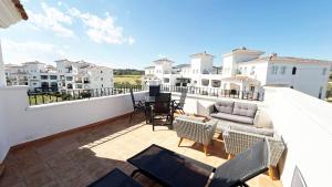Penthouse, 2-bedroom apartment with pool views