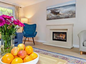 5 Bed in Woodbridge oc-72724