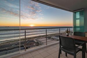 Waves I Beach I Kite Surfers Table Mountain Views