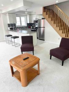 Ensuite room in 3 bedroom townhouse in Brampton