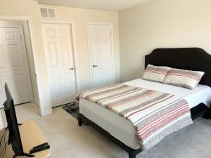 Ensuite room in 3 bedroom townhouse in Brampton