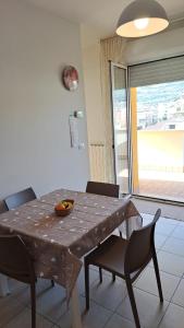 Alloggio con terrazzo e parcheggio privato