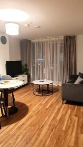 Penthouse height Flat, City View Balcony, Quiet, Free Wifi, Gym & More Minimalistic Home