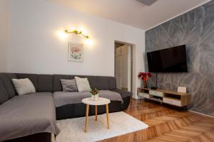 Apartment Edera, near the town in a quiet location