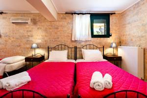 Dukes Poolside Houses