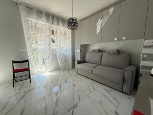 WH-Maison Du Soleil-Attico Monolocale con Parcheggio Gratuito e Grande terrazza - A 5 minuti dal centro - Wifi