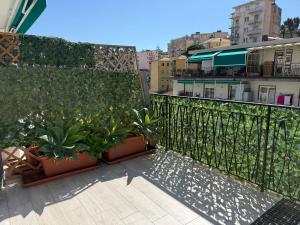 WH-Maison Du Soleil-Attico Monolocale con Parcheggio Gratuito e Grande terrazza - A 5 minuti dal centro - Wifi