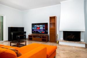 Spacious 144sqm flat near Mount Ymittos