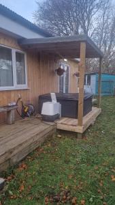 Luxurious, Unique & Elegant Cottage with Hot Tub